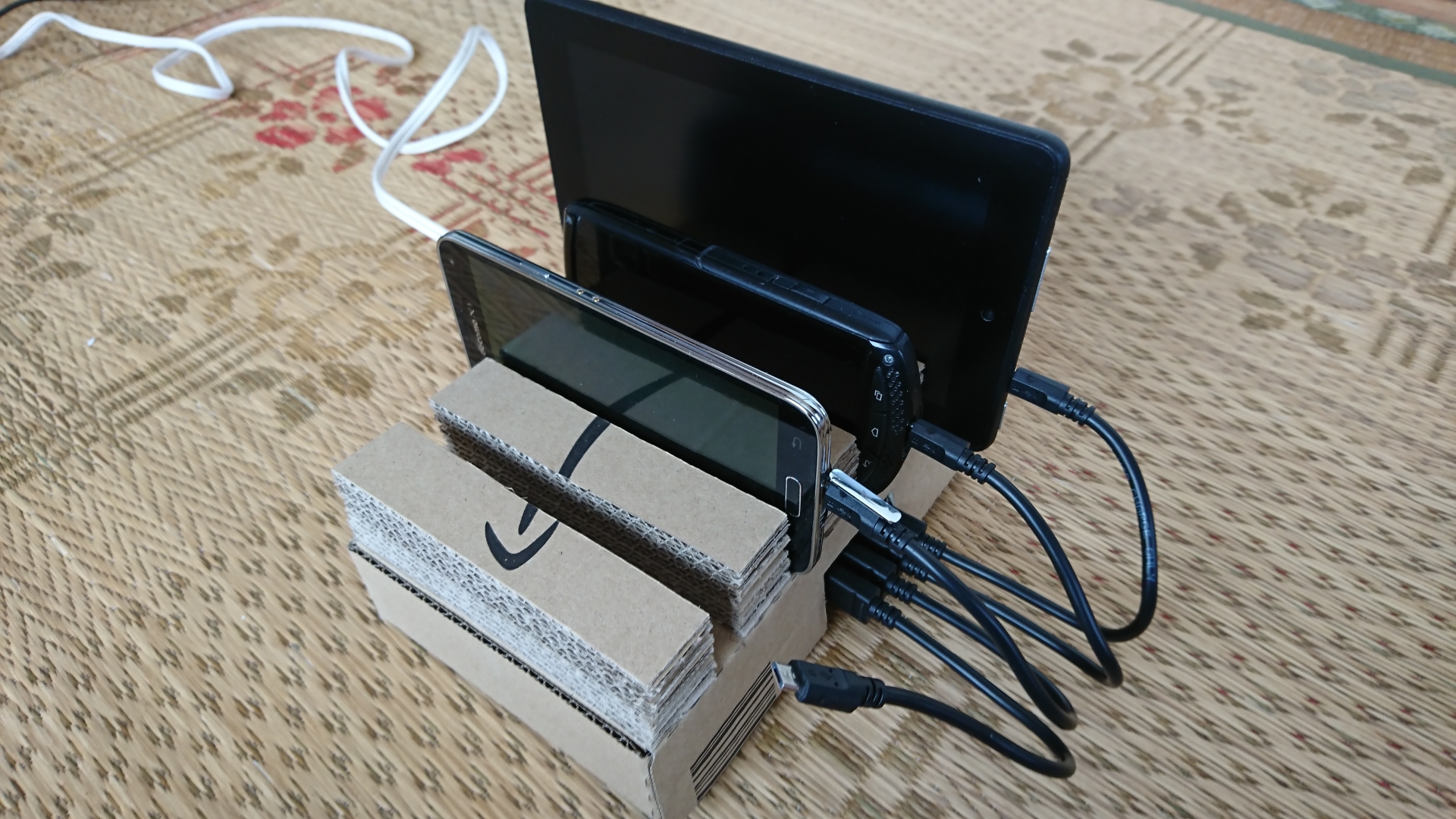 自作　USB充電スタンド 