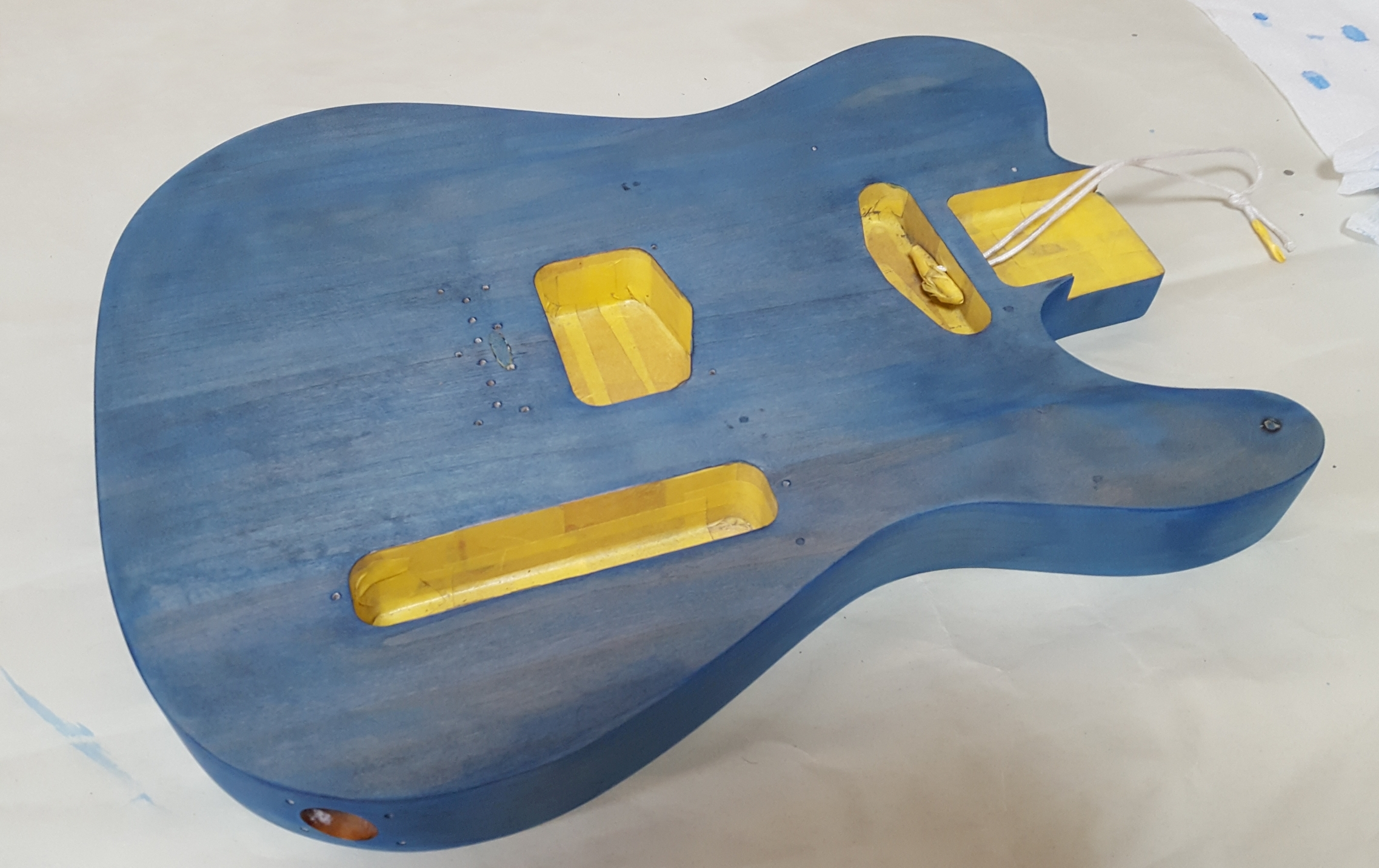 ギターの塗装 ステイン着色 　乾燥後に色が変わる